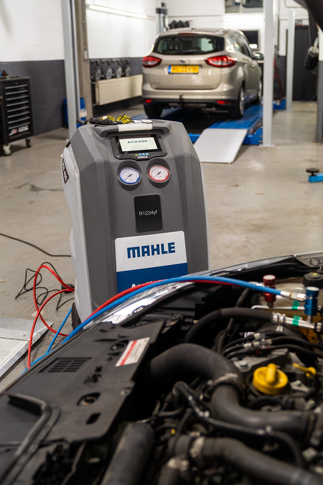 Aircoservice apparatuur bij Autobedrijf De Loods in Nieuwegein.